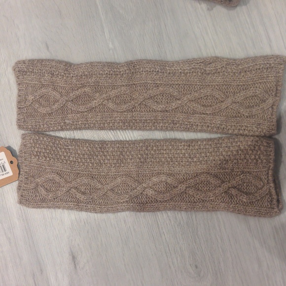 AVOCA wool hat,scarf and arm warmer bundle - Picture 5 of 11